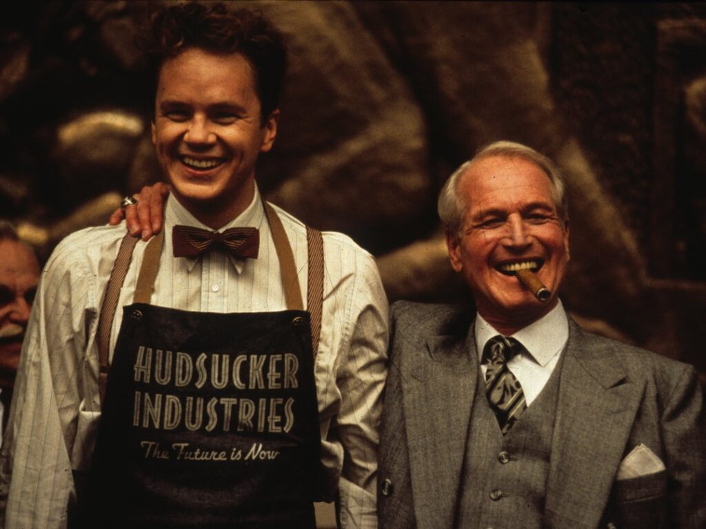 Tim Robbins als Norville Barnes en Paul Newman als directeur van  Hudsucker Industries